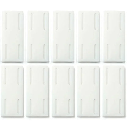 Dix plaques thermiques blanches alignées en deux rangées sur fond blanc